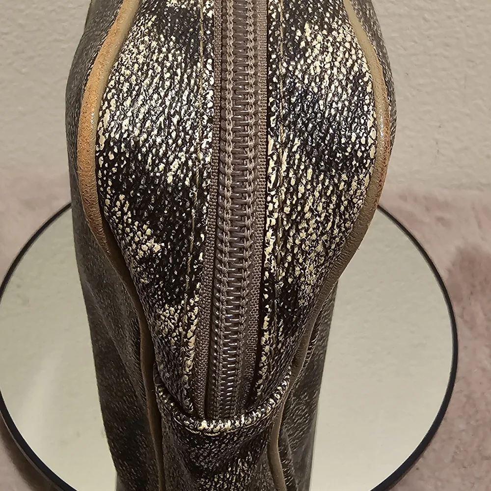 YSL Yves Saint Laruant Toilet Cosmetic pouch EUC - Picture 6 of 10